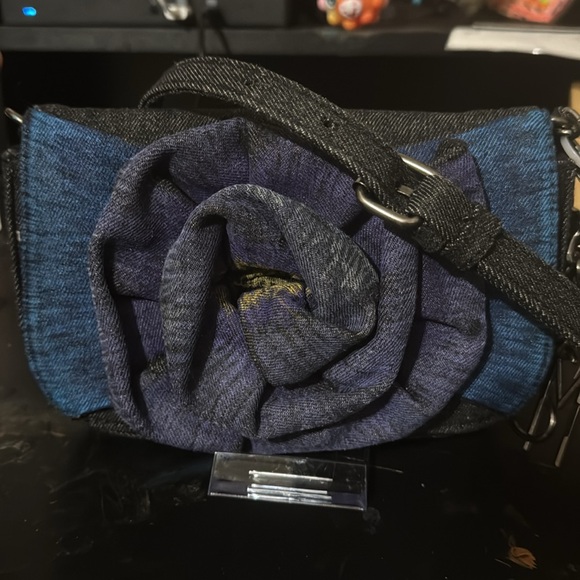 Steve Madden. Crossbody Hand painted  Borla flower - Picture 4 of 6